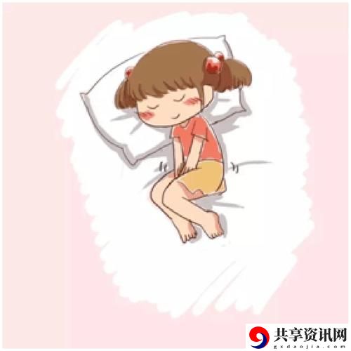 宝宝双腿交叉使劲用力
