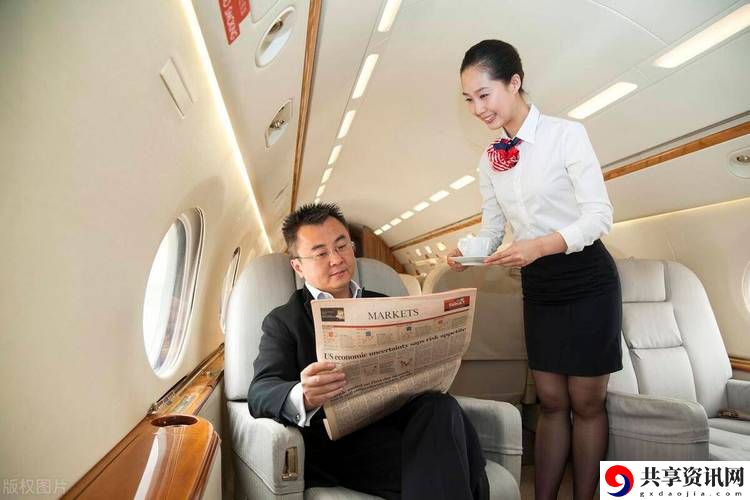  头等舱客服的特殊待遇2中字引发热议，网友：这真是个奇葩现象！