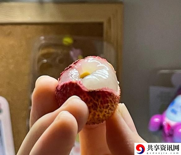 已经塞了八颗荔枝了窦寇儿，观众：这真是人间奇观！