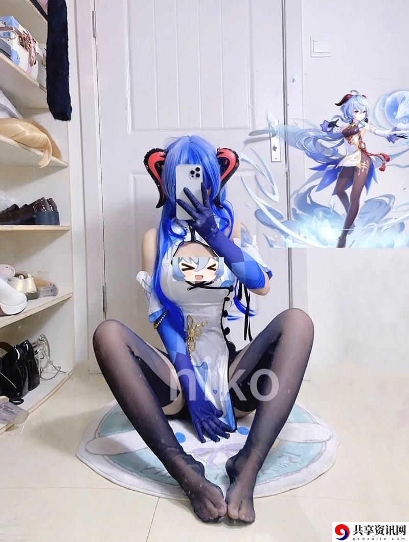  甘雨开襟开叉裙鞋子，粉丝表示：她简直是仙女下凡！