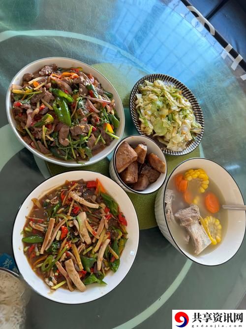  我老公昨天晚上吃我小花园的饭菜，唤醒了久违的幸福感