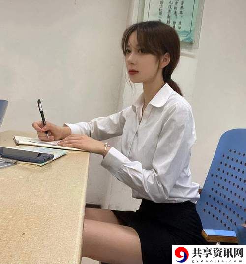 年轻的女教师2