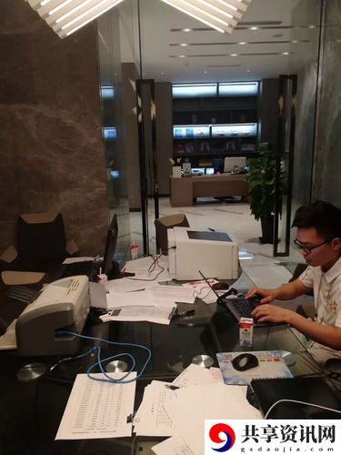 部长留下来加班2中字：职场奉献与责任感的体现