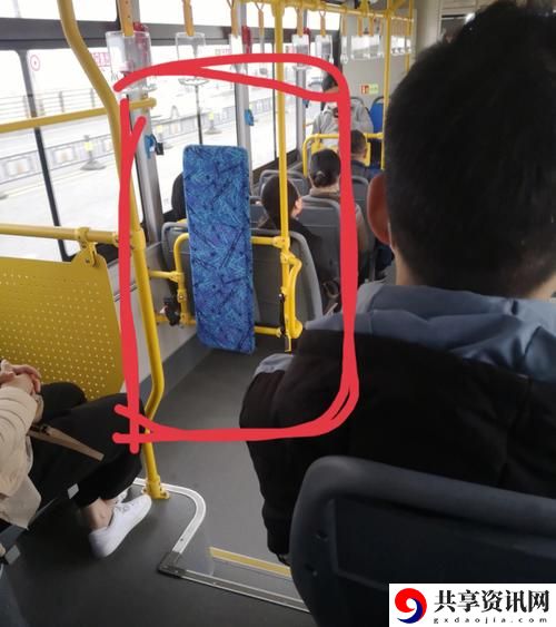 在公交车里c弄到高C了怎么办，网友分享：