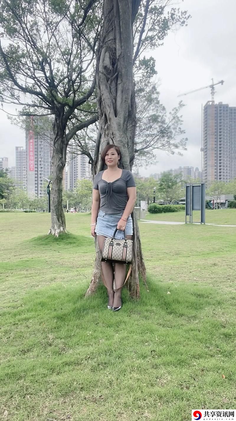 丰满的岳如何在50岁迎接人生挑战：智慧与勇气的交织