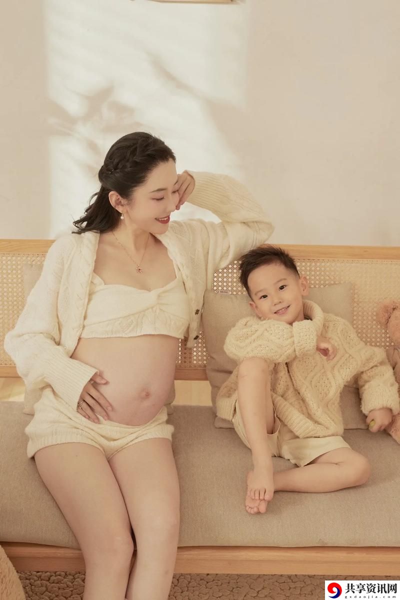  生活的温馨：母慈子孝共天伦怀孕时光