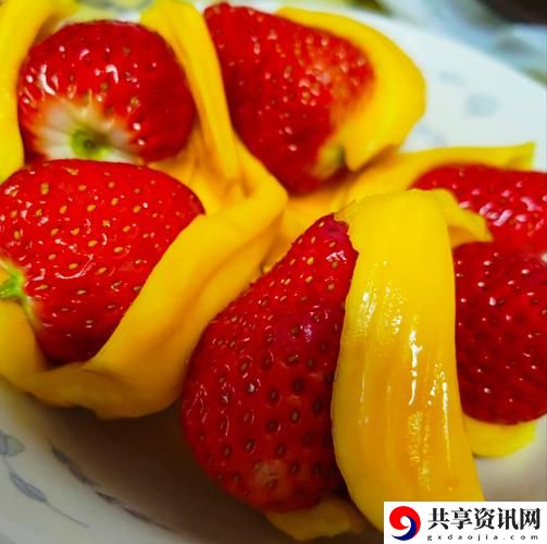 草莓香蕉菠萝蜜丝瓜怎么做，网友：这个水果沙拉太简单又好吃了！