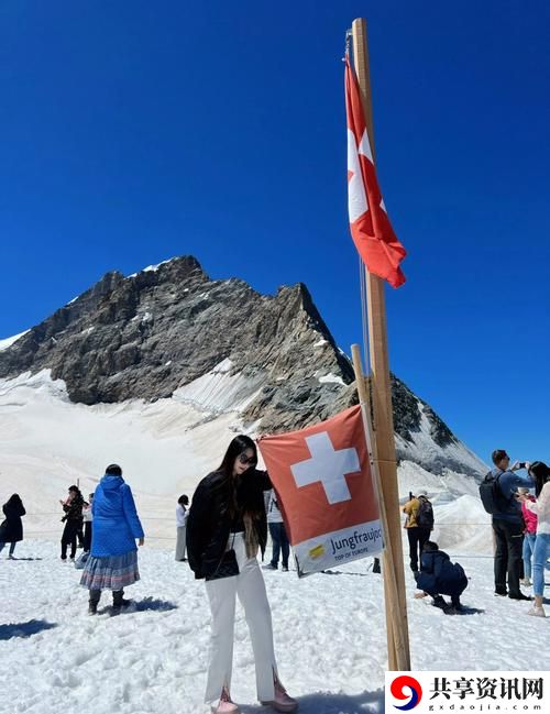  双手攀上两团少女峰免费观看：青春的追梦旅程